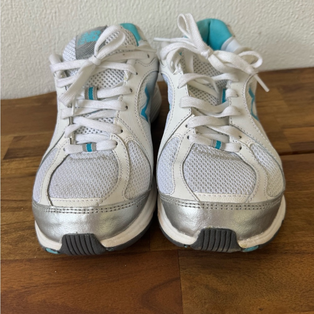 New Balance White and Silver Sneakers Womens Size 8